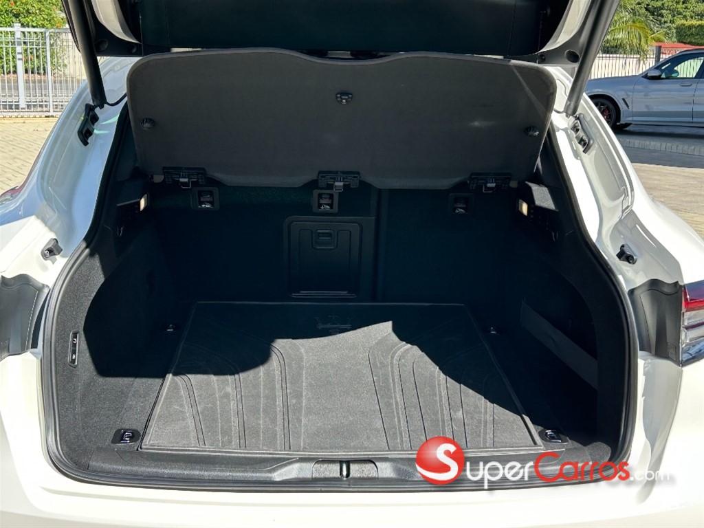 2021 Maserati Levante — foto 8 / 12