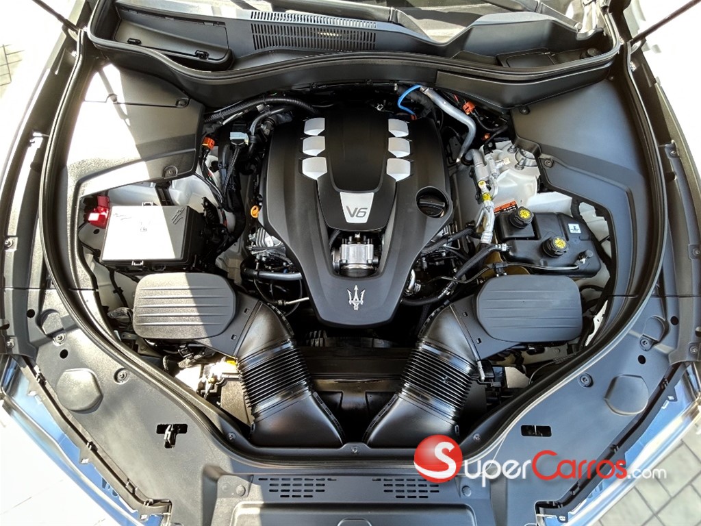 2021 Maserati Levante — foto 11 / 12