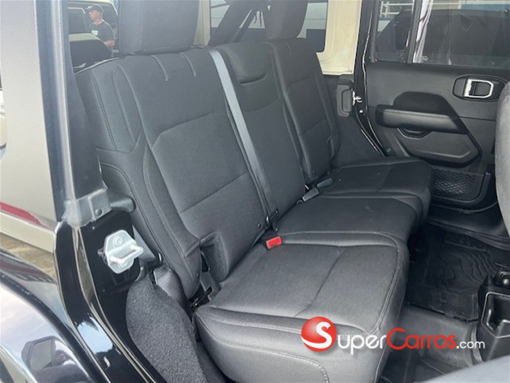 2018 Jeep Wrangler Sahara Unlimited — foto 10 / 12