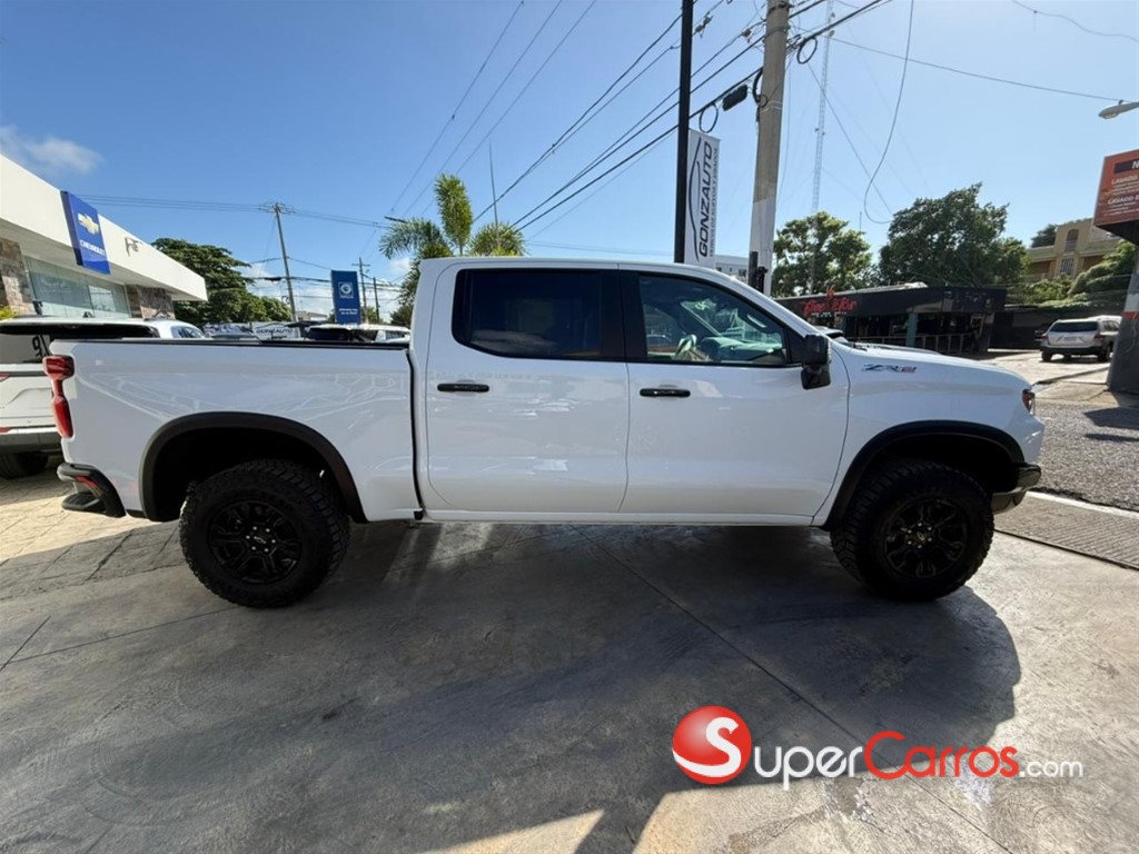 2025 Chevrolet Silverado ZR2 — foto 2 / 11