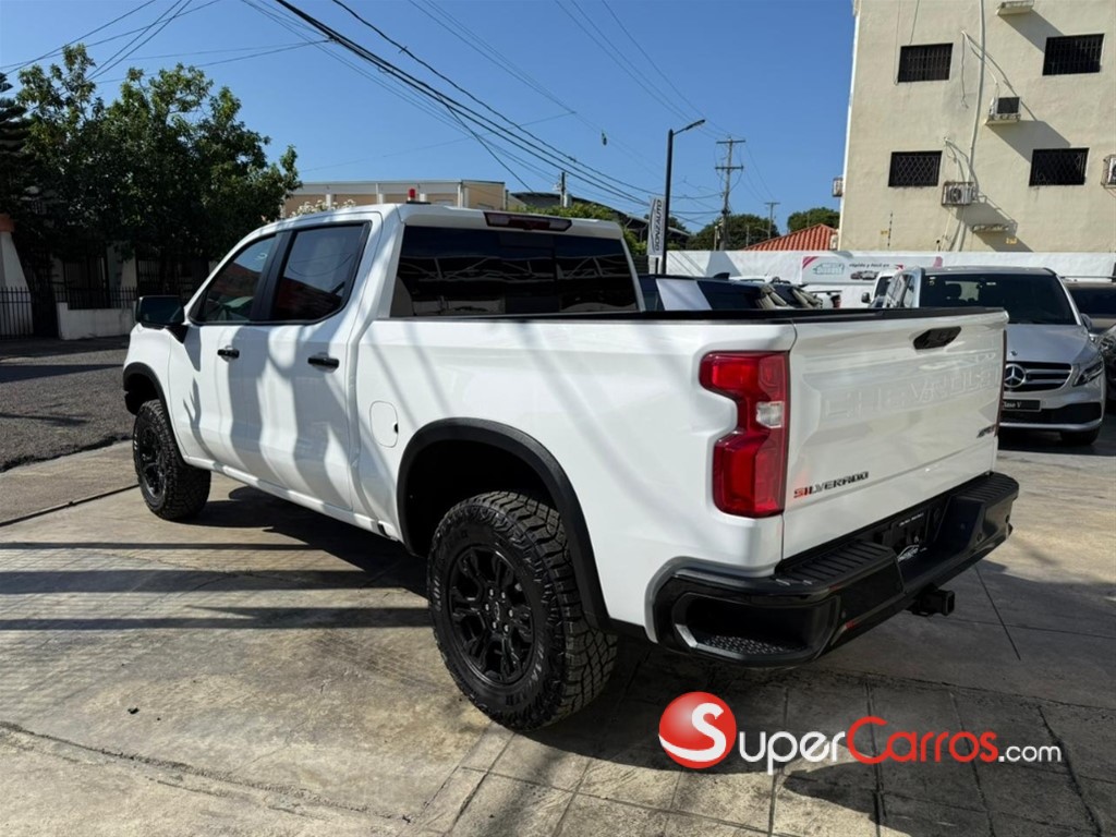 2025 Chevrolet Silverado ZR2 — foto 4 / 11