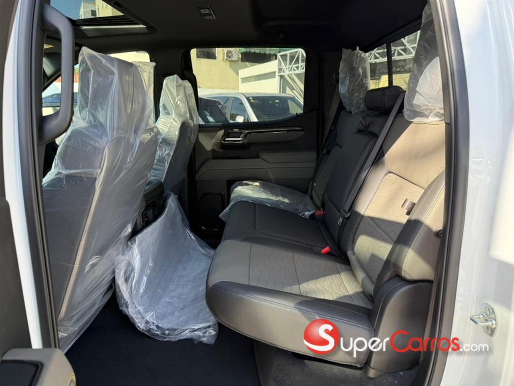 2025 Chevrolet Silverado ZR2 — foto 6 / 11