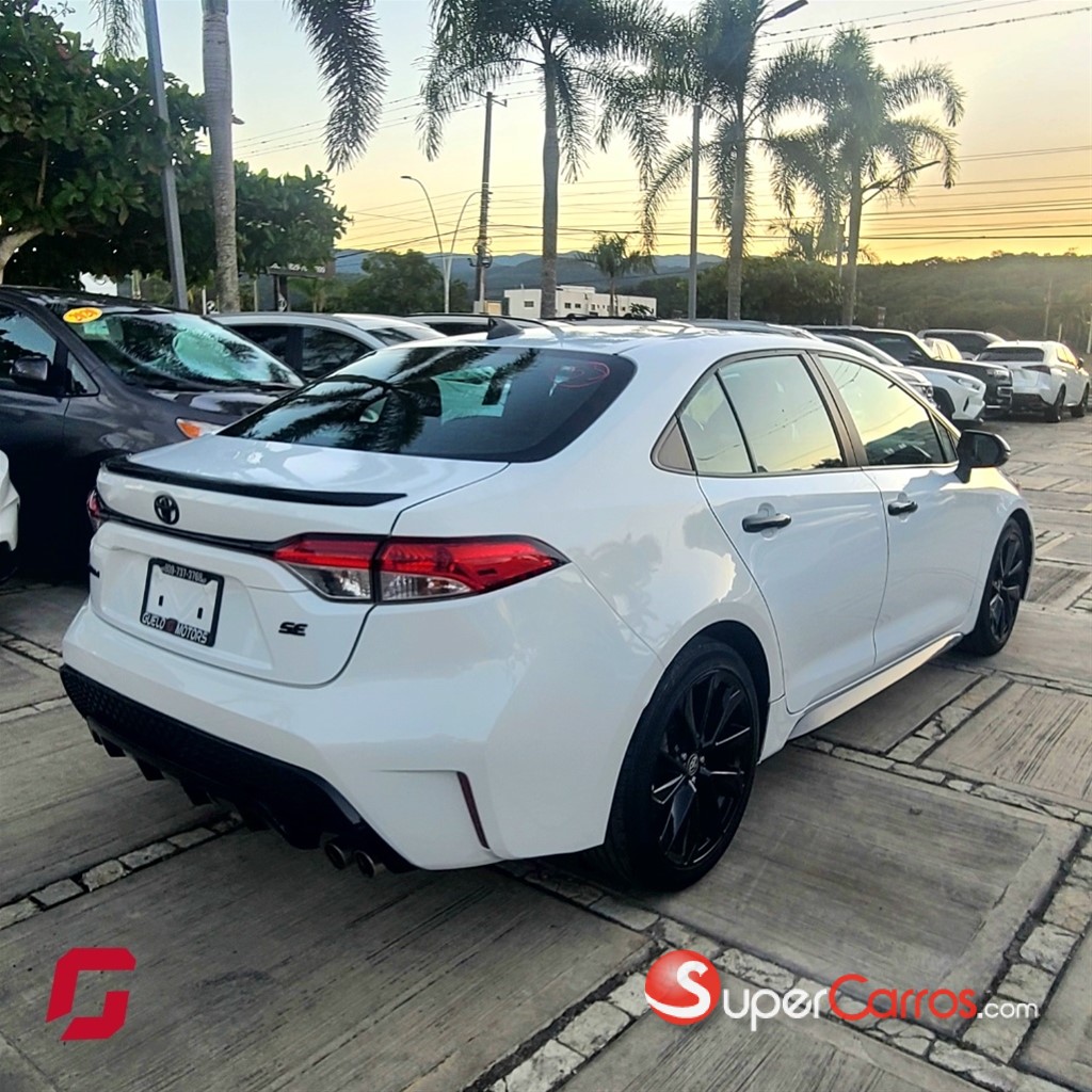 2021 Toyota Corolla SE — foto 8 / 10