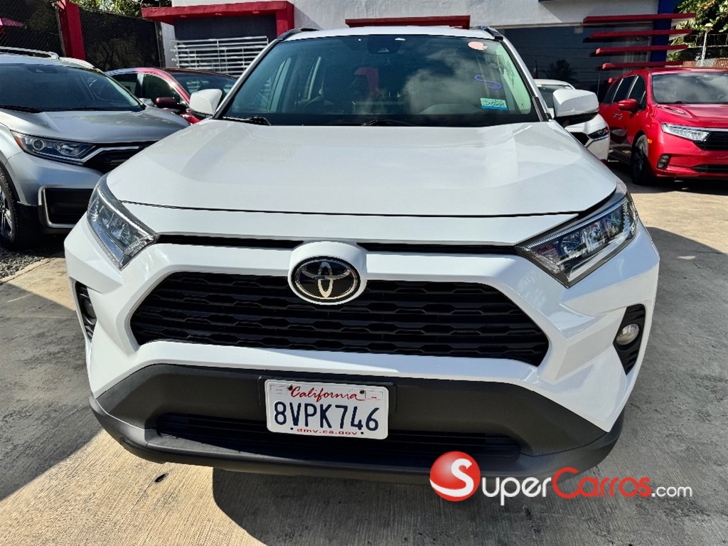 2021 Toyota RAV4 XLE — foto 2 / 12