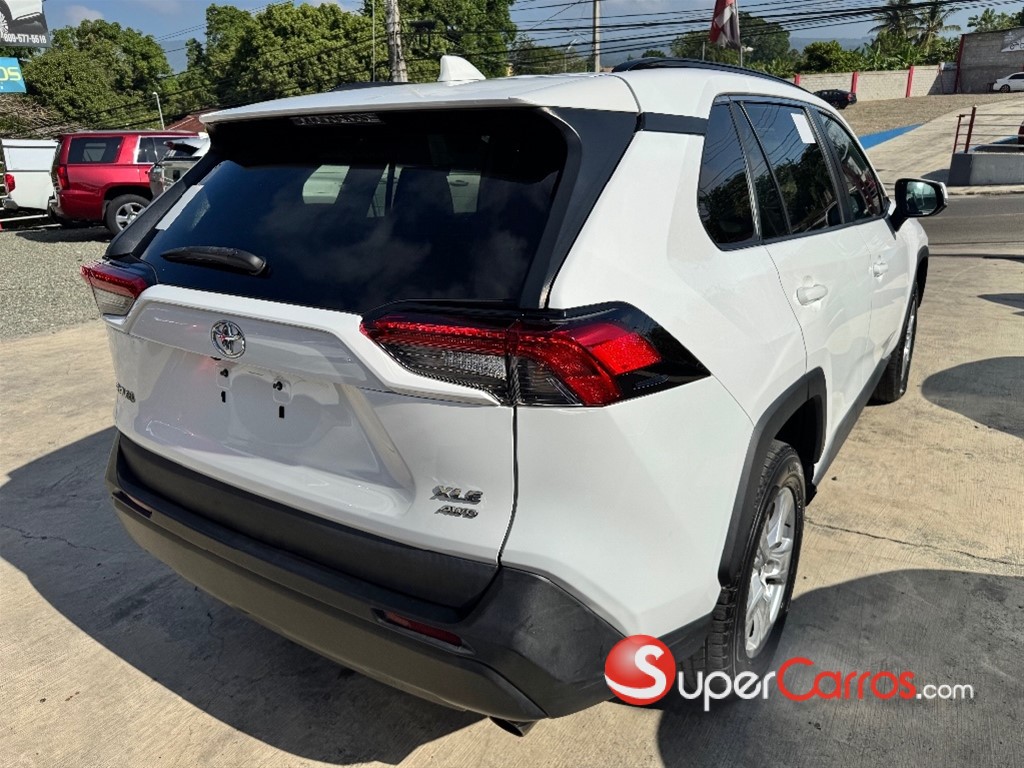 2021 Toyota RAV4 XLE — foto 4 / 12