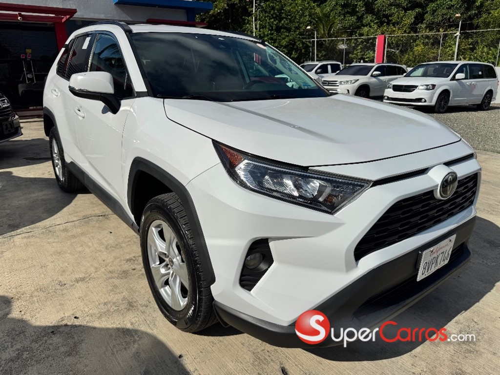 2021 Toyota RAV4 XLE — foto 5 / 12