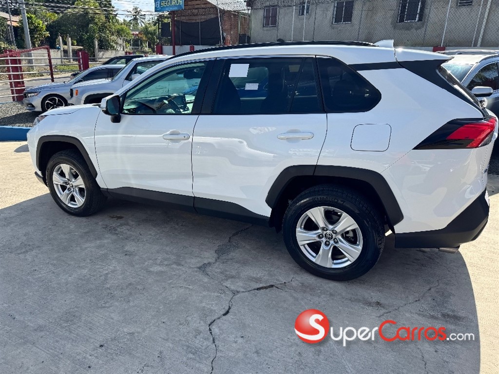 2021 Toyota RAV4 XLE — foto 6 / 12