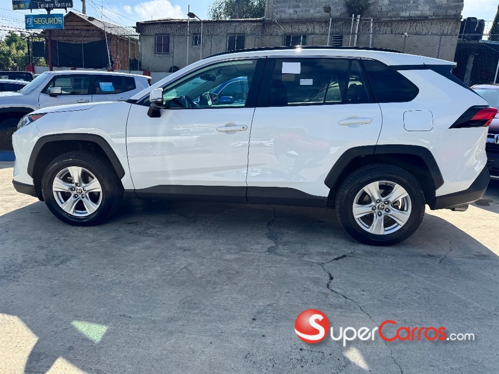 2021 Toyota RAV4 XLE — foto 7 / 12