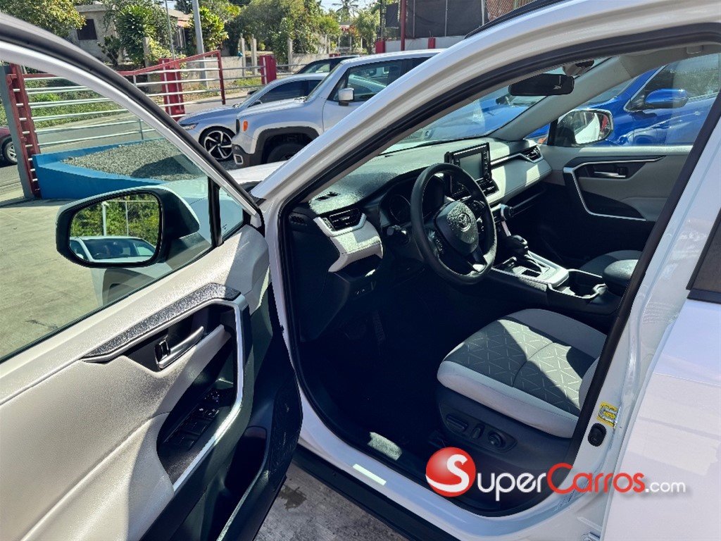 2021 Toyota RAV4 XLE — foto 8 / 12