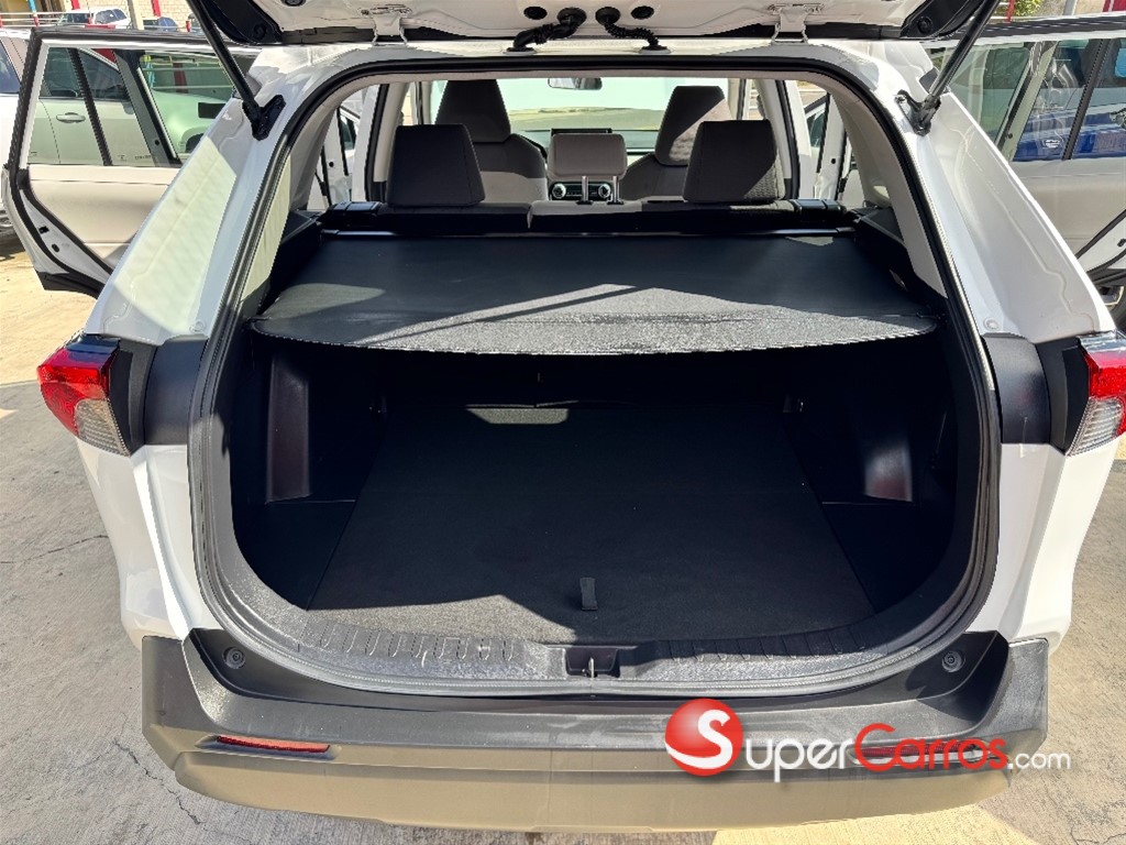 2021 Toyota RAV4 XLE — foto 11 / 12