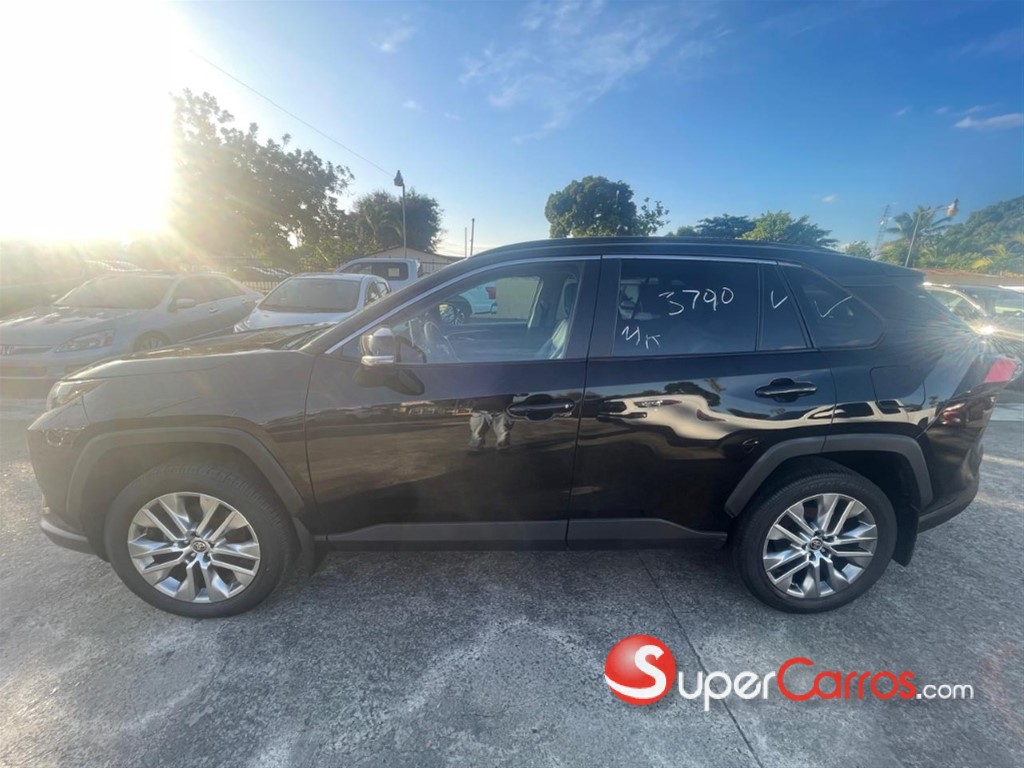 2023 Toyota RAV4 XLE Premium — foto 5 / 10