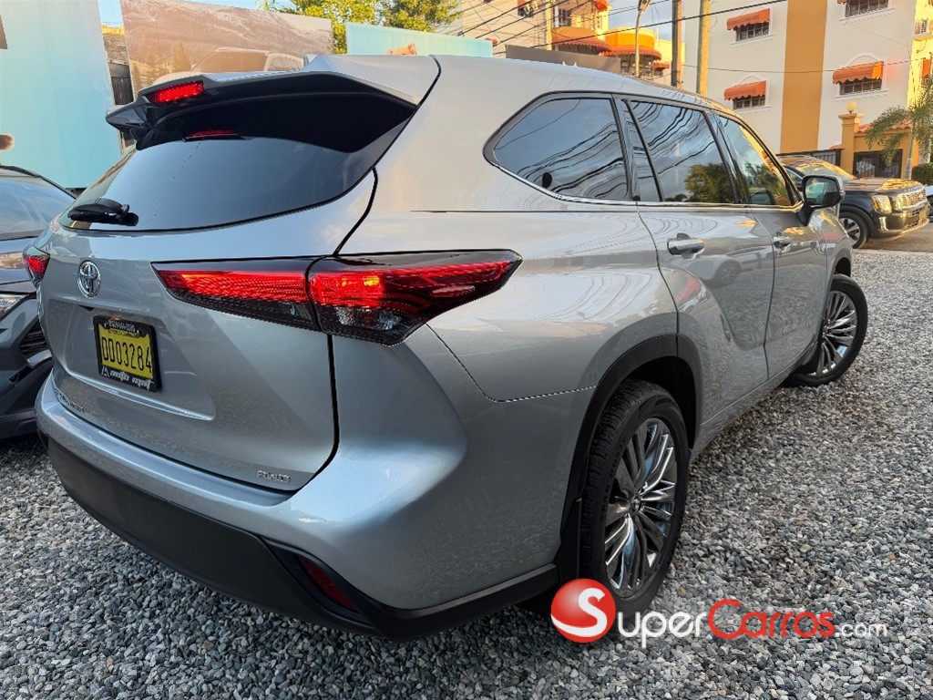 2020 Toyota Highlander LE — foto 4 / 11