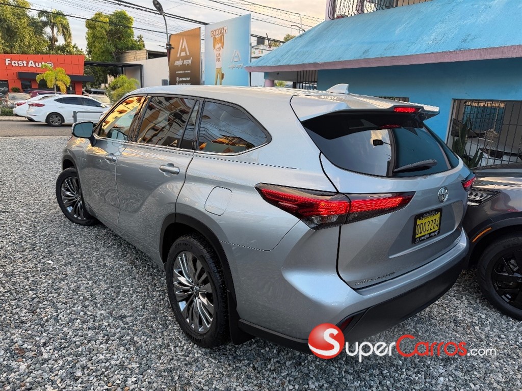 2020 Toyota Highlander LE — foto 5 / 11