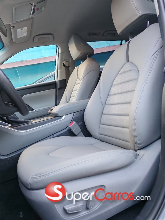 2020 Toyota Highlander LE — foto 9 / 11