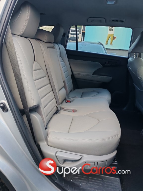 2020 Toyota Highlander LE — foto 10 / 11