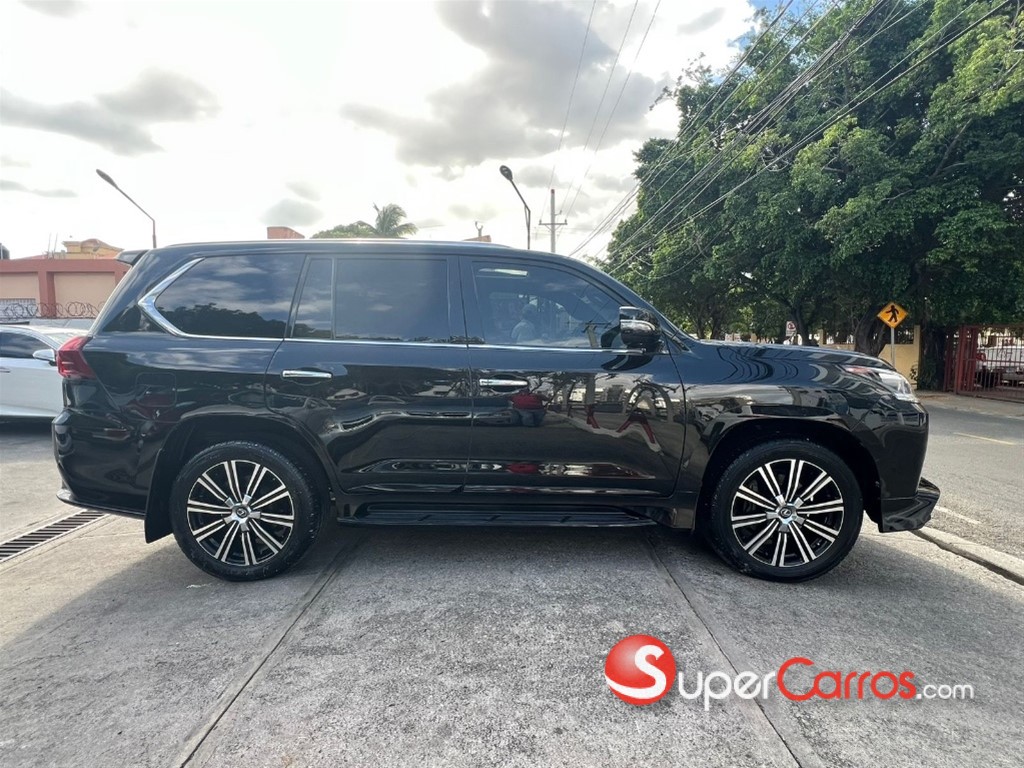 2020 Lexus LX 570 Sport — foto 4 / 11