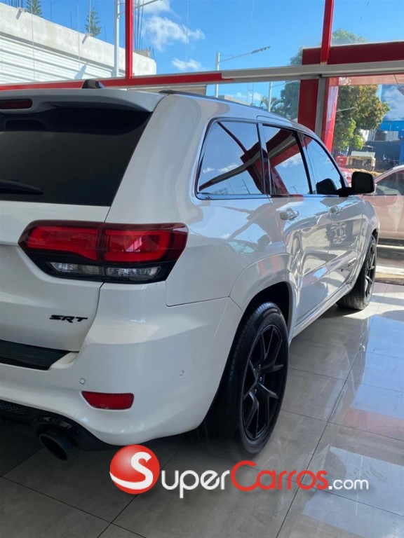 2020 Jeep Grand Cherokee SRT8 — foto 3 / 10