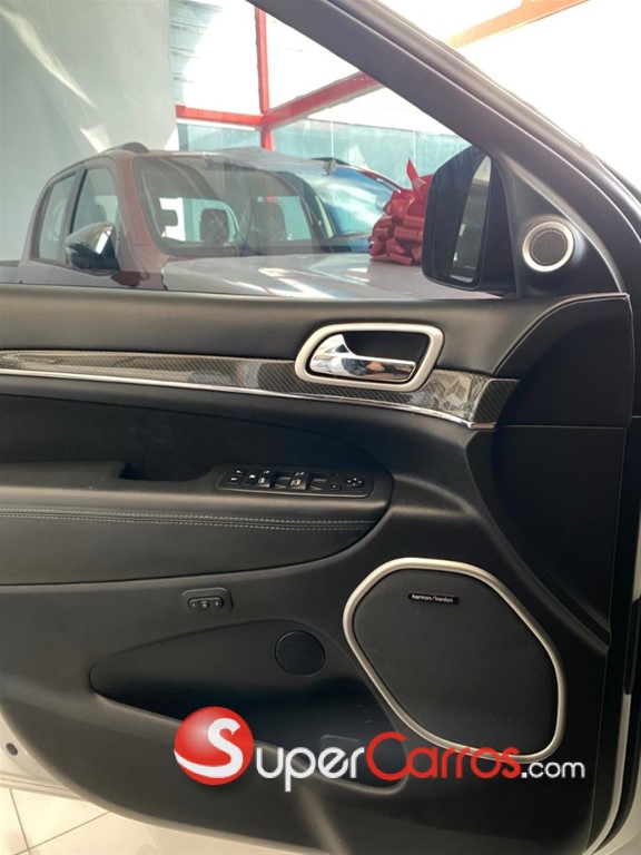 2020 Jeep Grand Cherokee SRT8 — foto 8 / 10