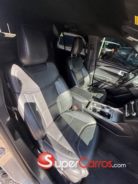 2020 Ford Explorer ST — foto 7 / 10