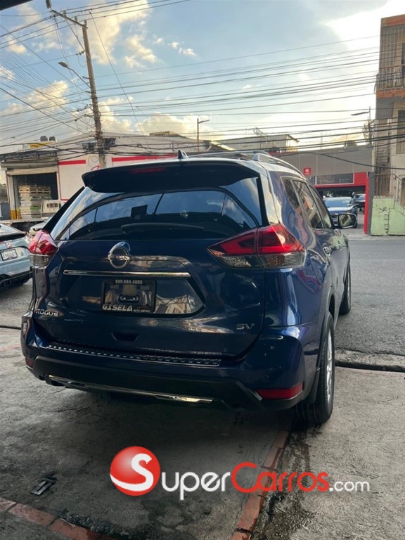 2020 Nissan Rogue SV — foto 2 / 10