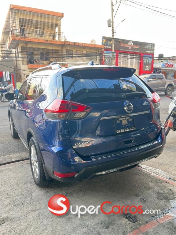 2020 Nissan Rogue SV — foto 3 / 10