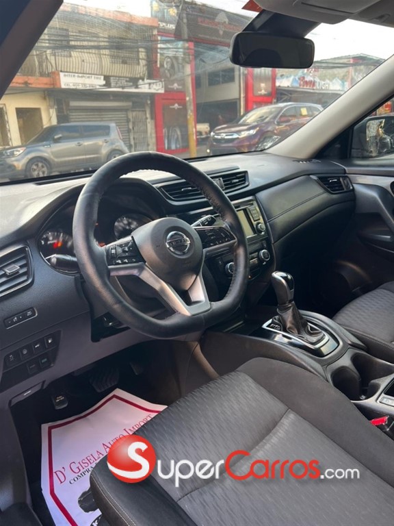 2020 Nissan Rogue SV — foto 6 / 10