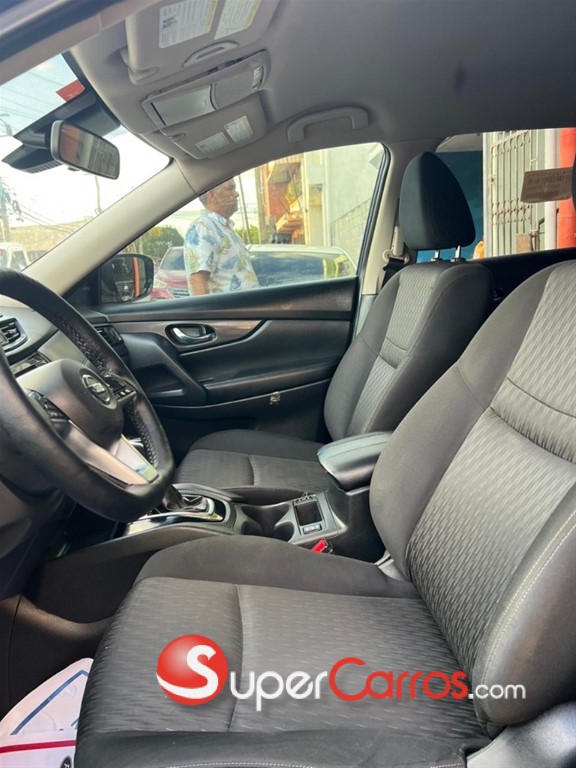 2020 Nissan Rogue SV — foto 7 / 10