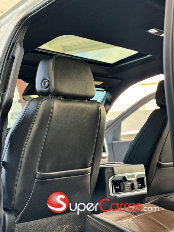 2021 Chevrolet Silverado High Country — foto 6 / 12