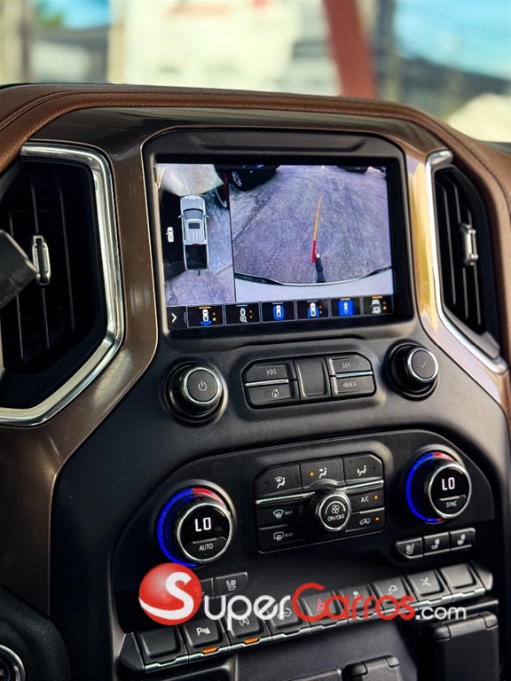 2021 Chevrolet Silverado High Country — foto 8 / 12
