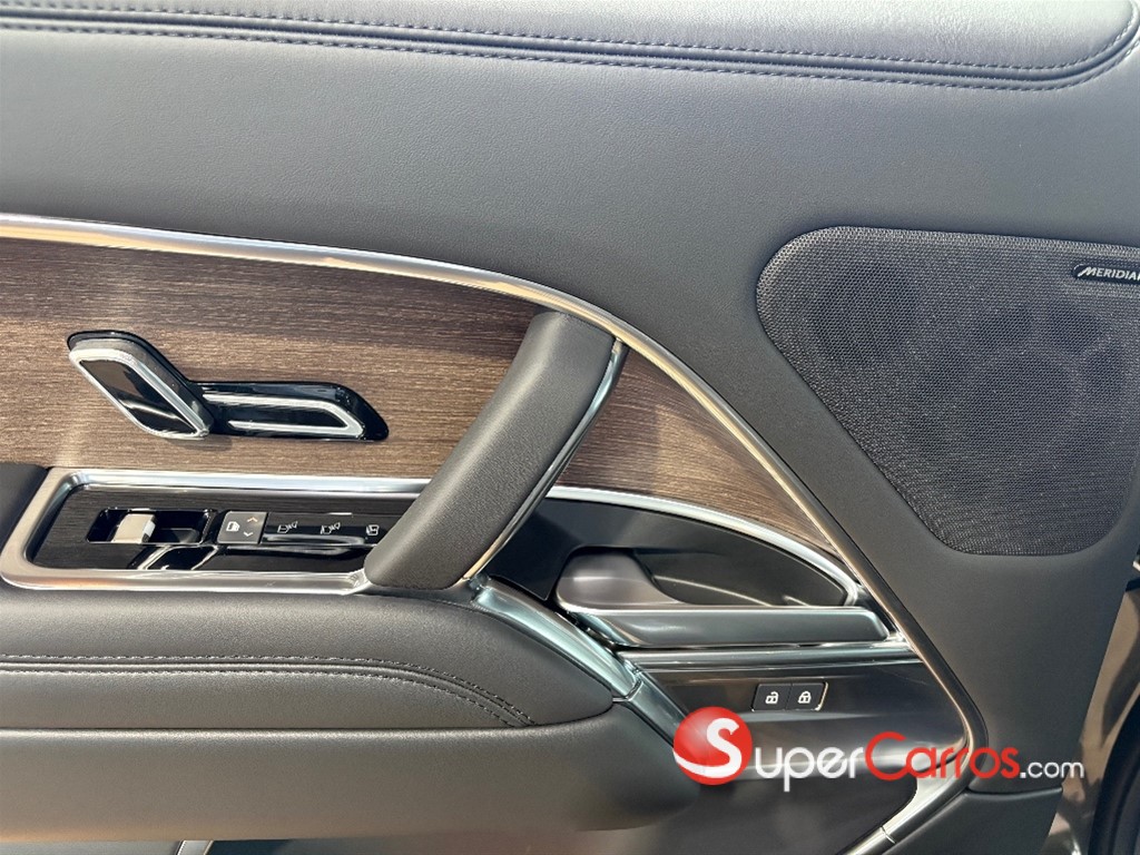 2025 Land Rover Range Rover SE — foto 9 / 11