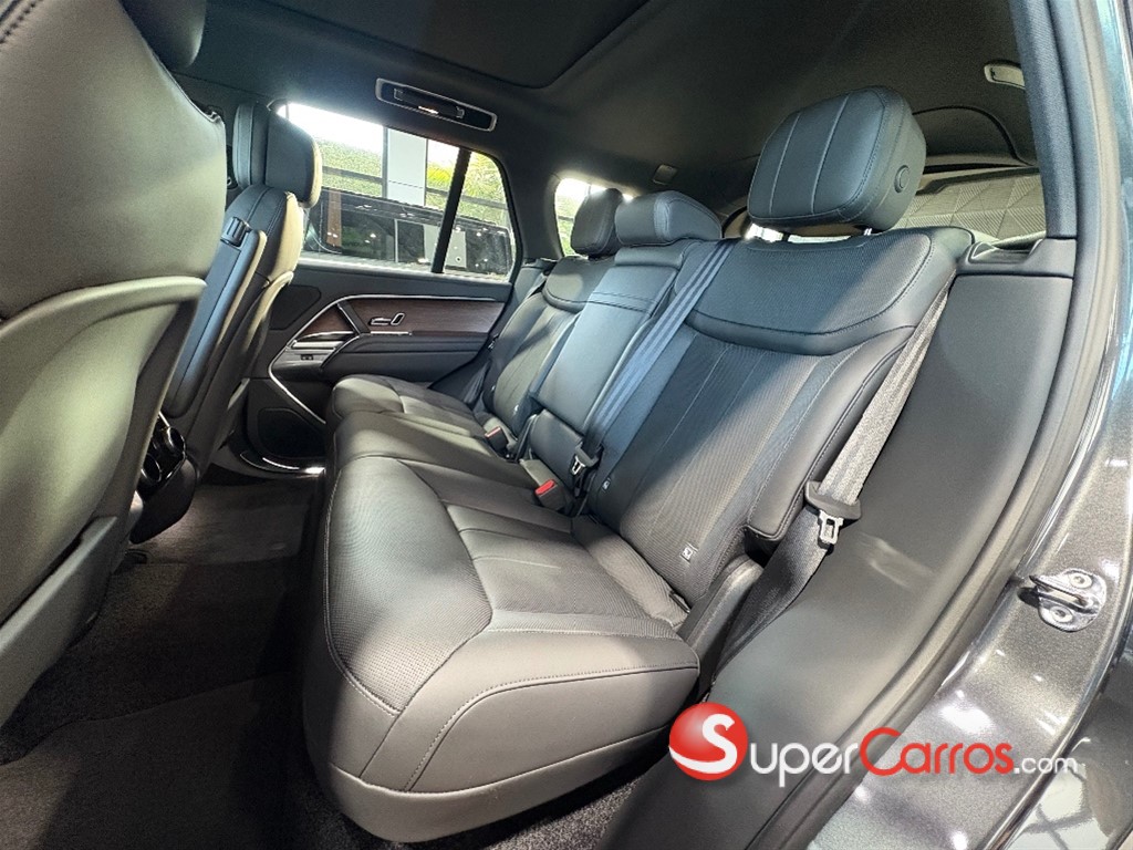 2025 Land Rover Range Rover SE — foto 10 / 11