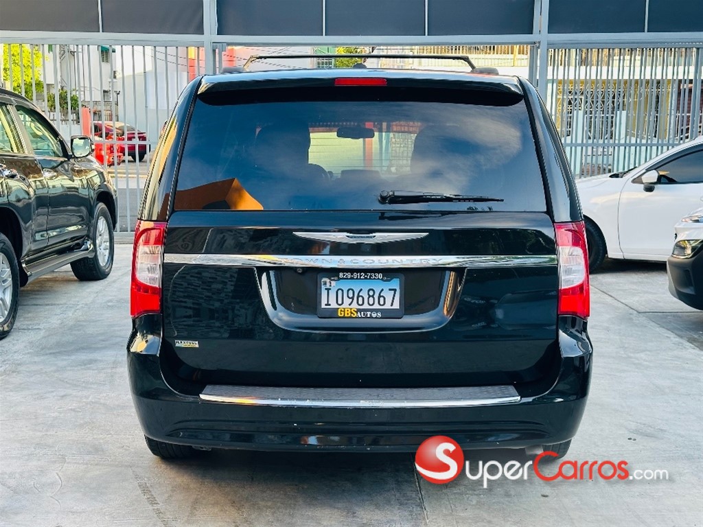 2014 Chrysler Town Country Touring — foto 4 / 12