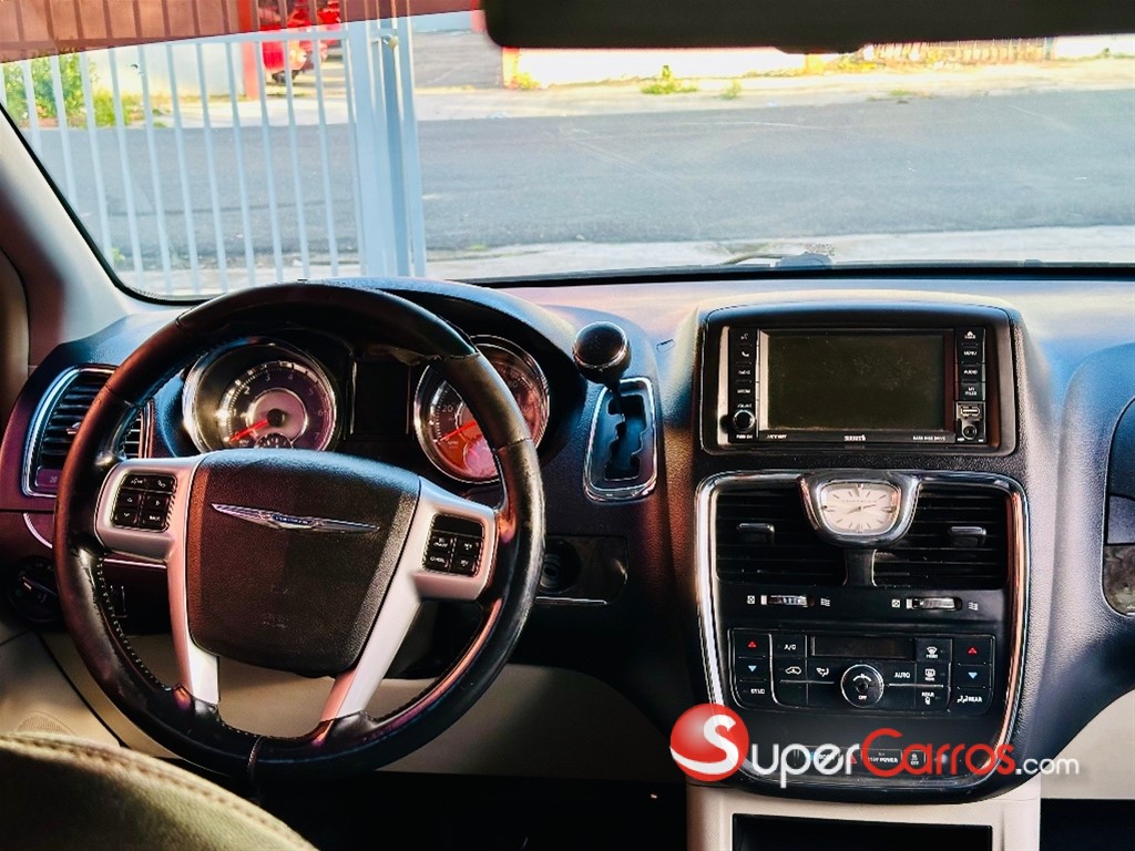 2014 Chrysler Town Country Touring — foto 6 / 12