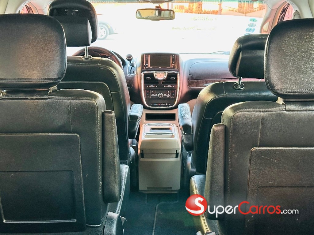 2014 Chrysler Town Country Touring — foto 7 / 12
