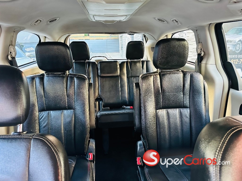 2014 Chrysler Town Country Touring — foto 8 / 12