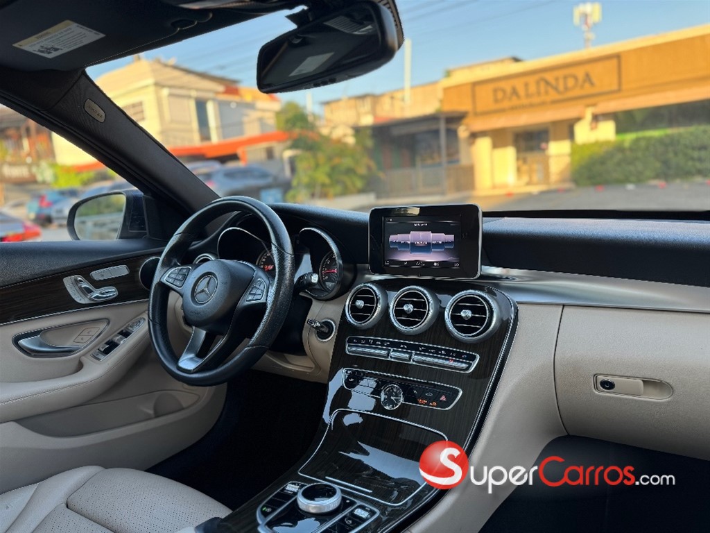 2018 Mercedes-Benz Clase C 300 4 Matic — foto 8 / 11