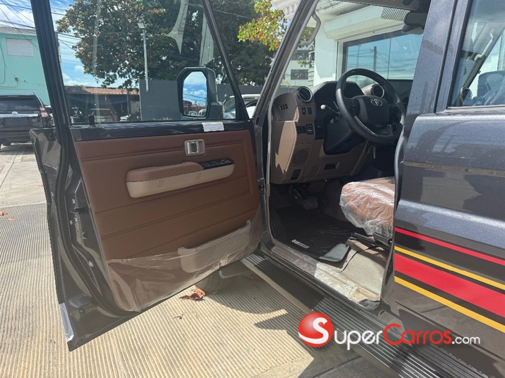 2026 Toyota Land Cruiser Serie 70 Pick up — foto 4 / 9