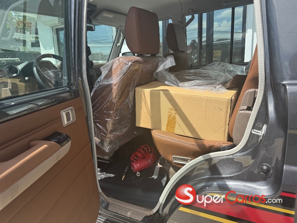 2026 Toyota Land Cruiser Serie 70 Pick up — foto 6 / 9