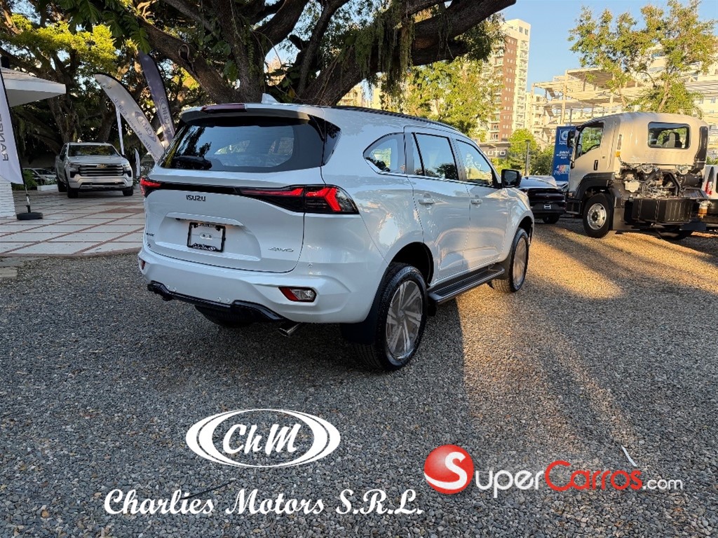 2027 Isuzu Mux — foto 3 / 12