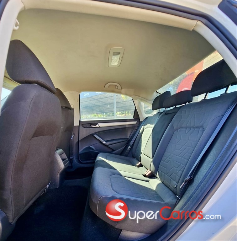 2020 Volkswagen Passat SE — foto 7 / 10