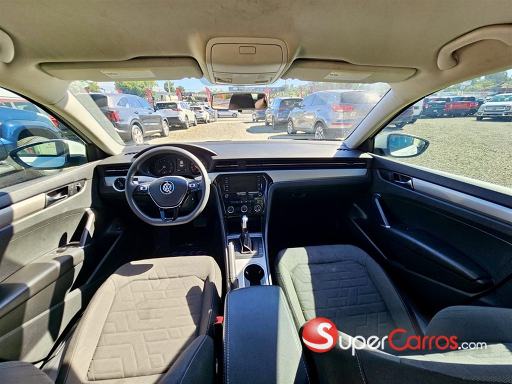 2020 Volkswagen Passat SE — foto 8 / 10