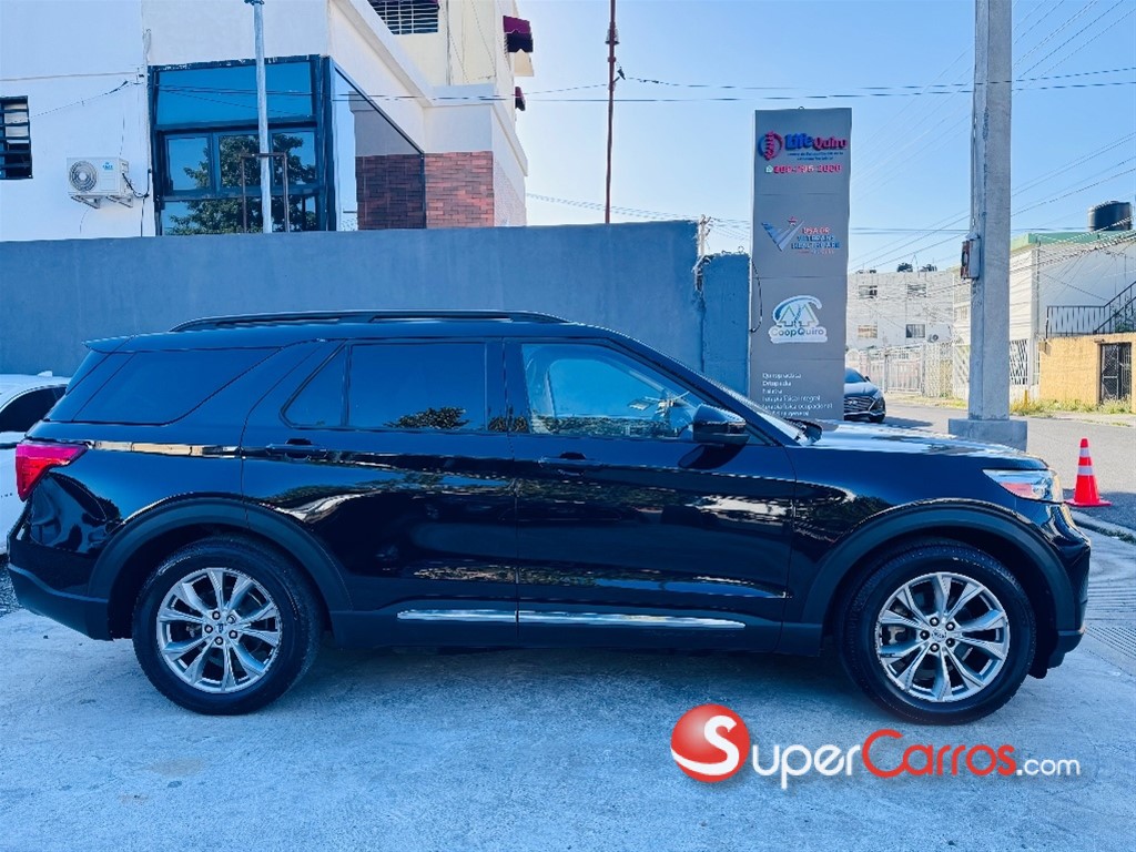 2020 Ford Explorer XLT — foto 8 / 12