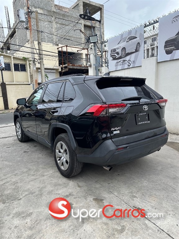 2020 Toyota RAV4 LE — foto 3 / 7