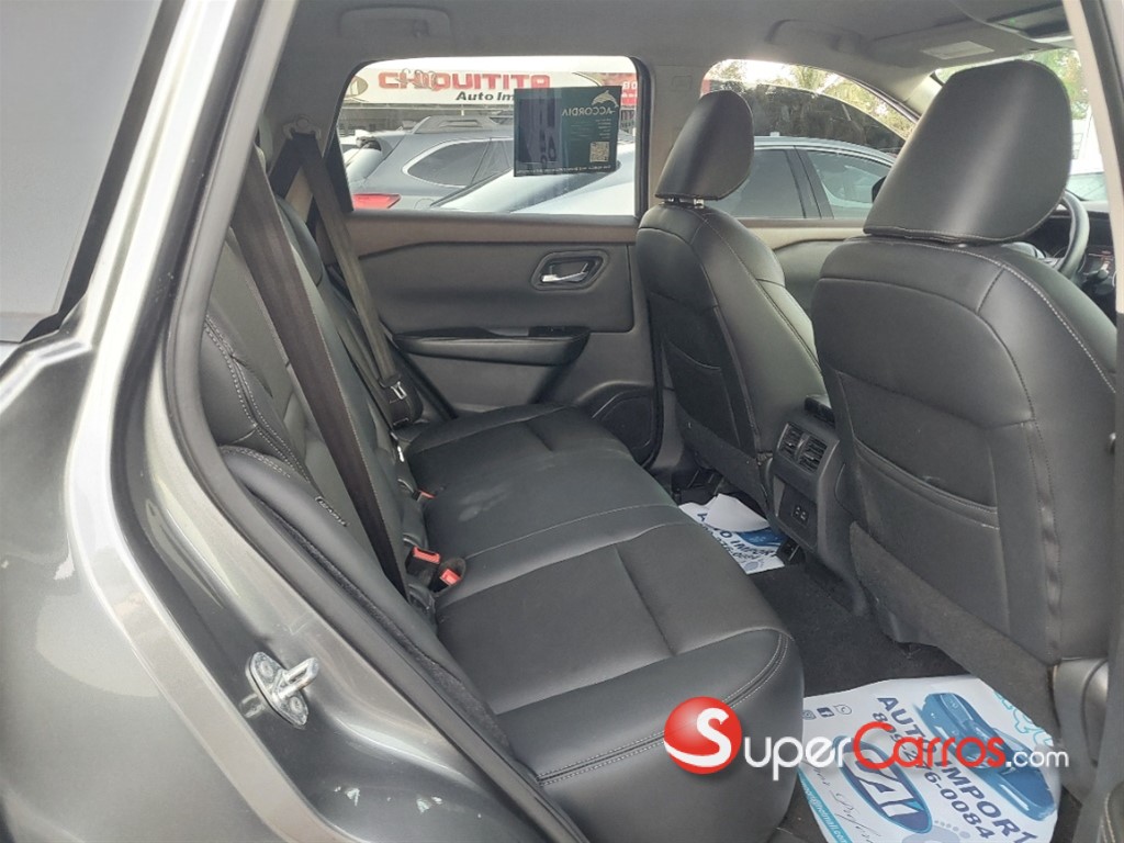 2021 Nissan Rogue SV — foto 8 / 11