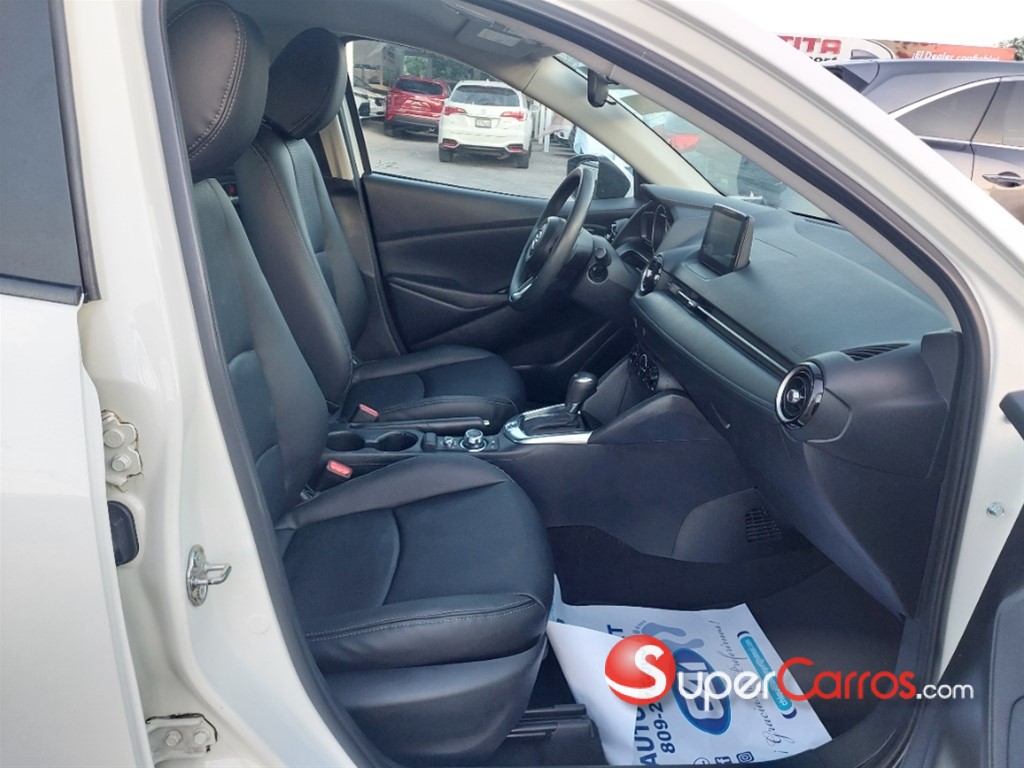 2020 Toyota Yaris Hatchback — foto 7 / 11