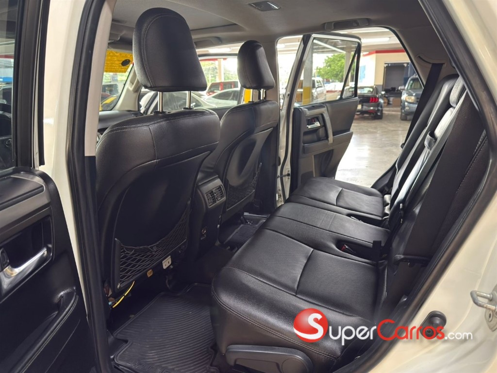 2014 Toyota 4 Runner Limited — foto 9 / 12