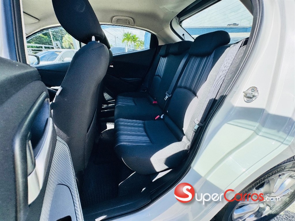 2021 Mazda 2 — foto 8 / 12