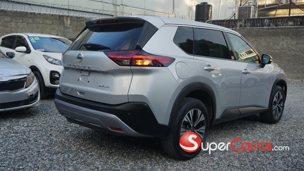 2021 Nissan Rogue SV — foto 4 / 10
