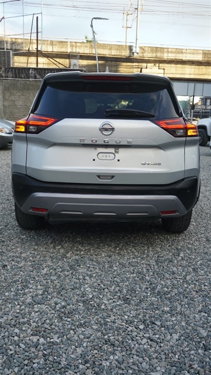 2021 Nissan Rogue SV — foto 5 / 10