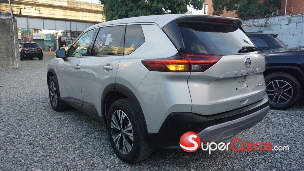 2021 Nissan Rogue SV — foto 6 / 10